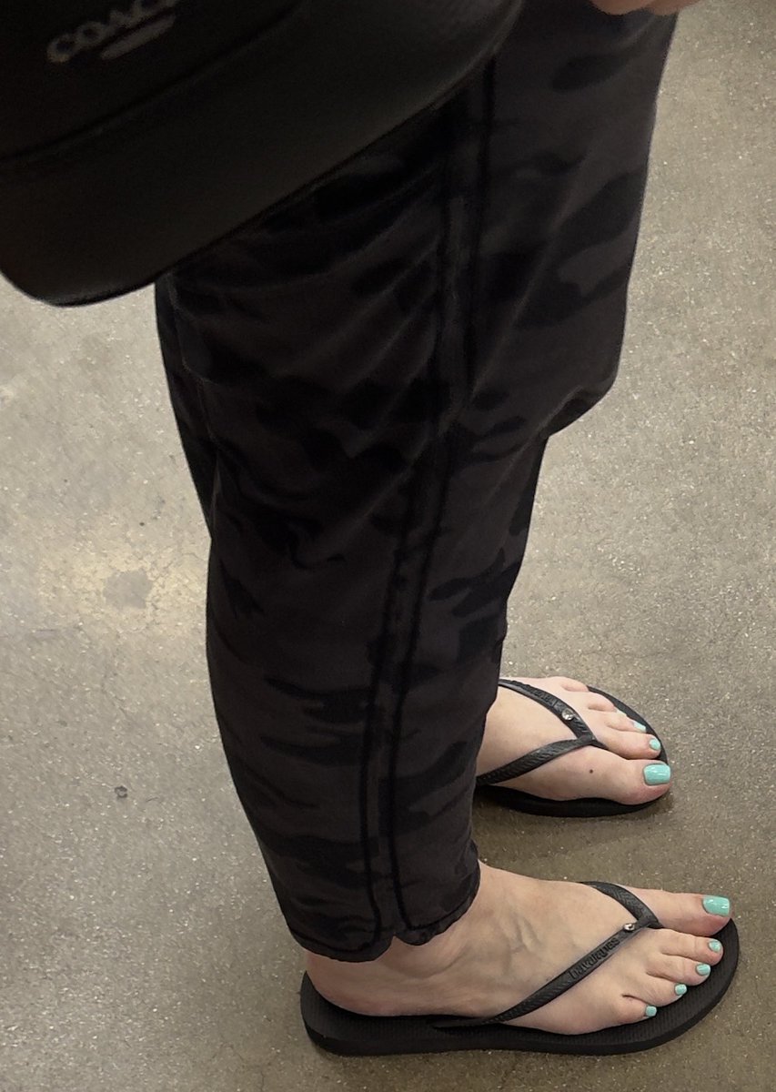 FeetEncounter's tweet photo. Had to tell her she had nice toes, she’s a size 9 

Asked for her number but she refused cuz she was older 

She was cute and looked amazing for her age. I needed those toes on my cock 

#candidfeet #candidtoes #maturefeet #candid #publicfeet #publictoes https://t.co/cBkz8k0t0Z