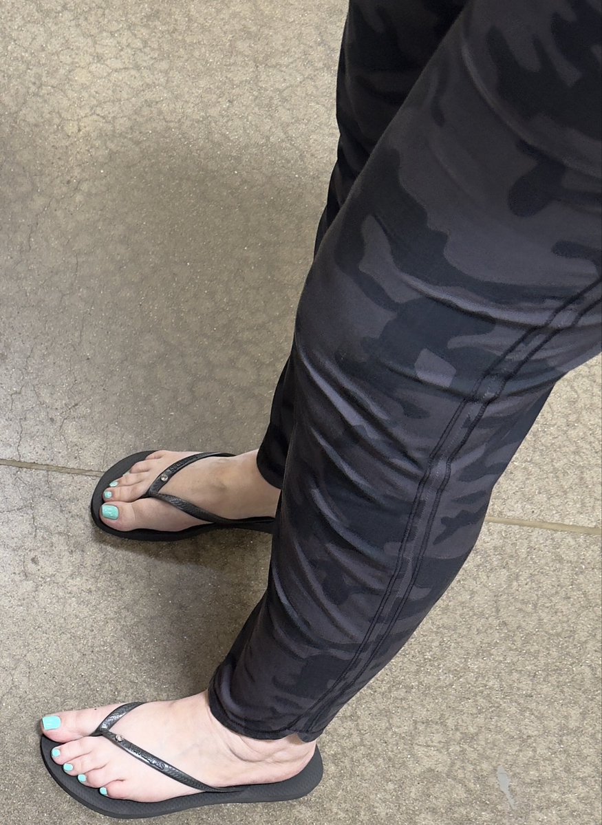 FeetEncounter's tweet photo. Had to tell her she had nice toes, she’s a size 9 

Asked for her number but she refused cuz she was older 

She was cute and looked amazing for her age. I needed those toes on my cock 

#candidfeet #candidtoes #maturefeet #candid #publicfeet #publictoes https://t.co/cBkz8k0t0Z