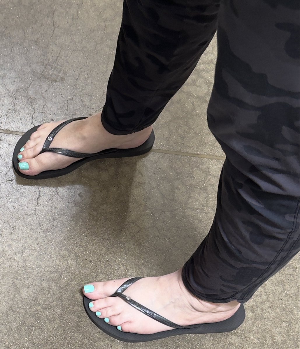 FeetEncounter's tweet photo. Had to tell her she had nice toes, she’s a size 9 

Asked for her number but she refused cuz she was older 

She was cute and looked amazing for her age. I needed those toes on my cock 

#candidfeet #candidtoes #maturefeet #candid #publicfeet #publictoes https://t.co/cBkz8k0t0Z