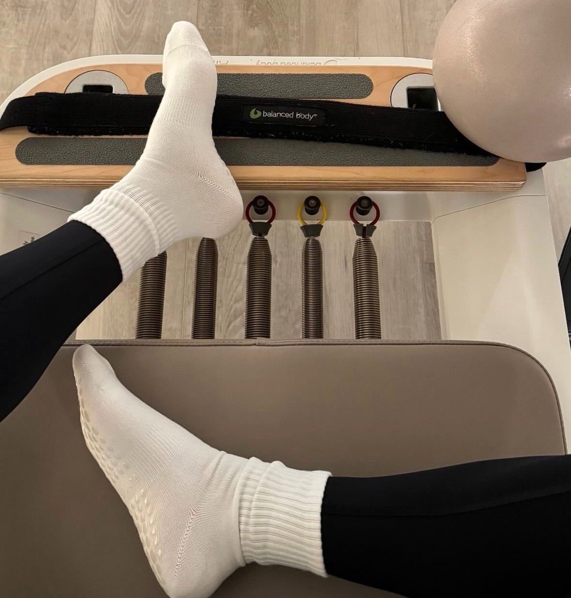 sellingsockss's tweet photo. pilateste giyilmiş çoraplarımı satıyorum https://t.co/NQiuNPMolK