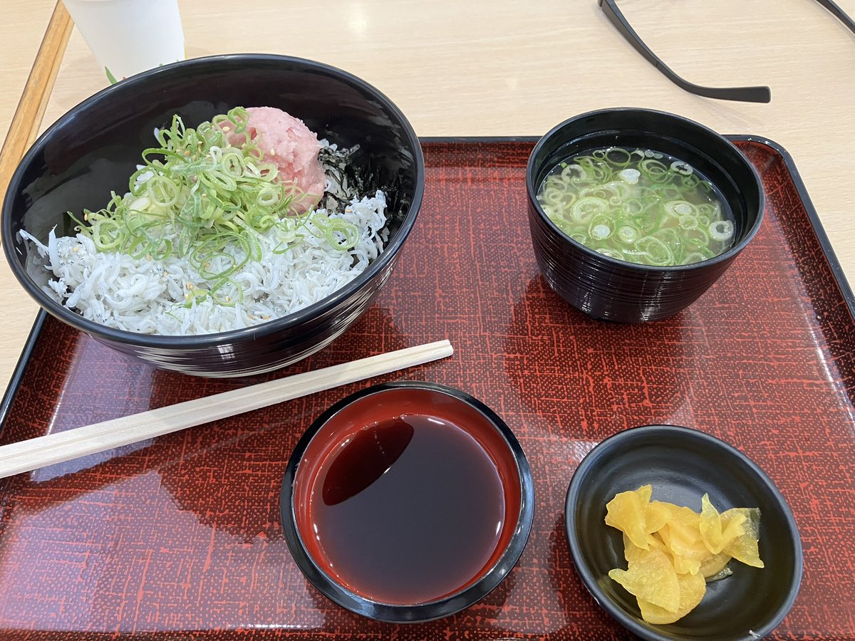 X105EGRB's tweet photo. #はらへりん堂

とりあえずSAで朝食 https://t.co/FTMQ7DyWYT