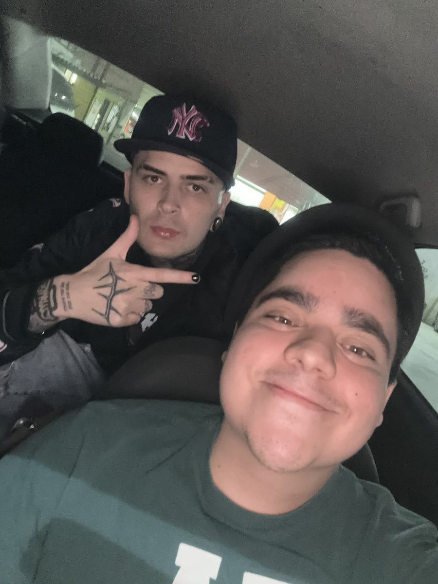pato_dlr_'s tweet photo. @LITkillah Te llevo de Uber otra vez we https://t.co/kxVASXffqW