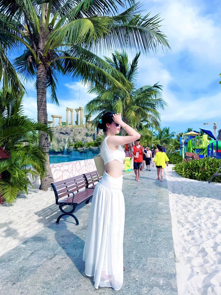 Thaxaor's tweet photo. Biển xanh mây trắng nắng hồng không bằng 1 tí tình nồng ở anh https://t.co/q8SbIh4JQT