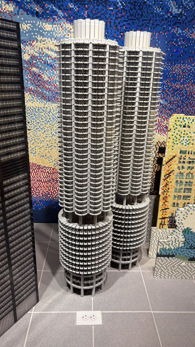 Roger_Alv_'s tweet photo. Yankee Hotel Foxtrot pero en LEGO https://t.co/SXqOKvTReE