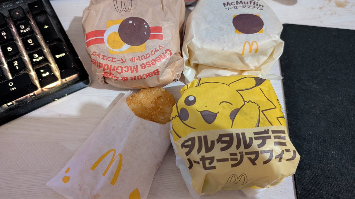 eraFAT2101's tweet photo. 朝マクド〜ピカさんかわいい https://t.co/x2hZlOffFT