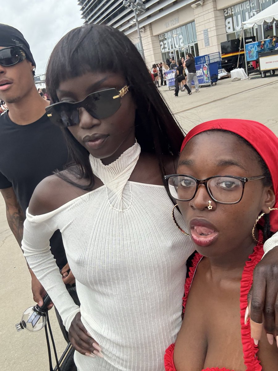 Shaydastarr's tweet photo. I hope this reaches army’s but I met Anok Yai at the bts concert yesterday she told me her biases are Jimin and Taehyung🥹 https://t.co/UuzJ3igT69