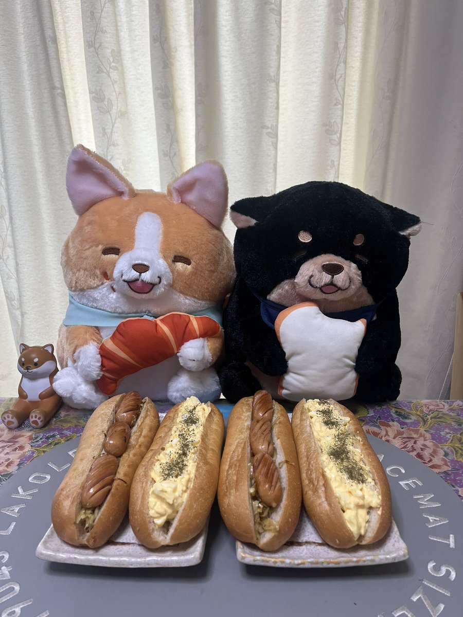 tomozo_p_union's tweet photo. 8月4日
朝食を作ってみたよー
今回はミニバケットでホットドッグ
〜お品書き〜
① 定番ホットドッグ(キャベツのカレー炒めを下地に)
② たまごドッグ(塩胡椒マヨで味付け)
さぁ召し上がれ〜〜‼️
#ホットドッグ 
#忠犬もちしば https://t.co/vWKcySJuHB