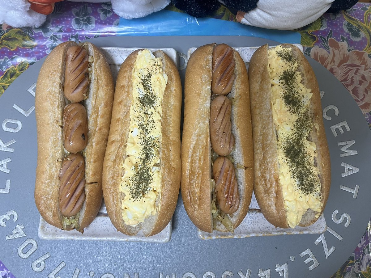 tomozo_p_union's tweet photo. 8月4日
朝食を作ってみたよー
今回はミニバケットでホットドッグ
〜お品書き〜
① 定番ホットドッグ(キャベツのカレー炒めを下地に)
② たまごドッグ(塩胡椒マヨで味付け)
さぁ召し上がれ〜〜‼️
#ホットドッグ 
#忠犬もちしば https://t.co/vWKcySJuHB
