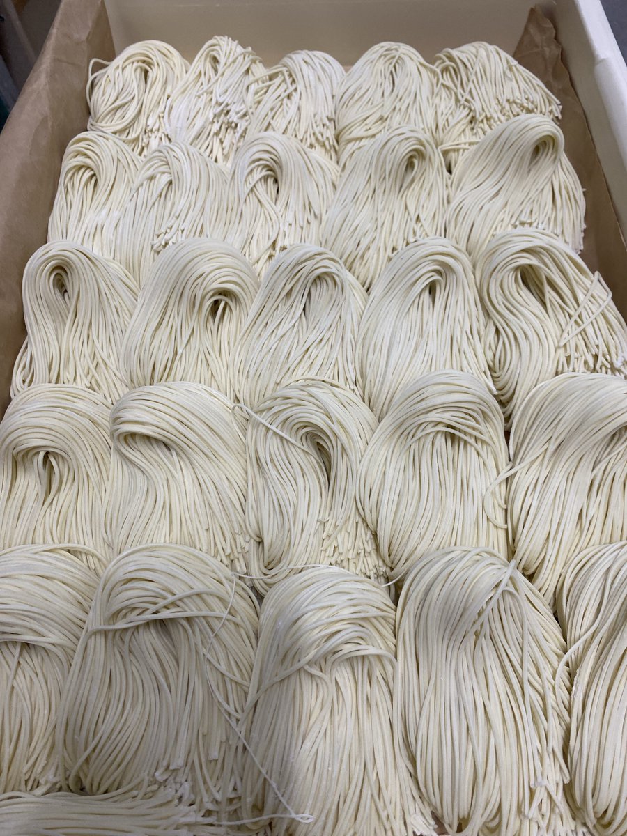 ramen_oto's tweet photo. おはようございます☀
ラーメンおとです🍜
8月4日(火)
11:30〜14:00(ｵ-ﾀﾞ-ｽﾄｯﾌﾟ
17:30〜20:30(ｵ-ﾀﾞ-ｽﾄｯﾌﾟ
営業いたします🍥
秋刀魚節の中華そば🍜
あります！
今日もよろしくお願いします🥬
#タンメン　#ラーメン　#館林ラーメン https://t.co/wZkFY38m3u