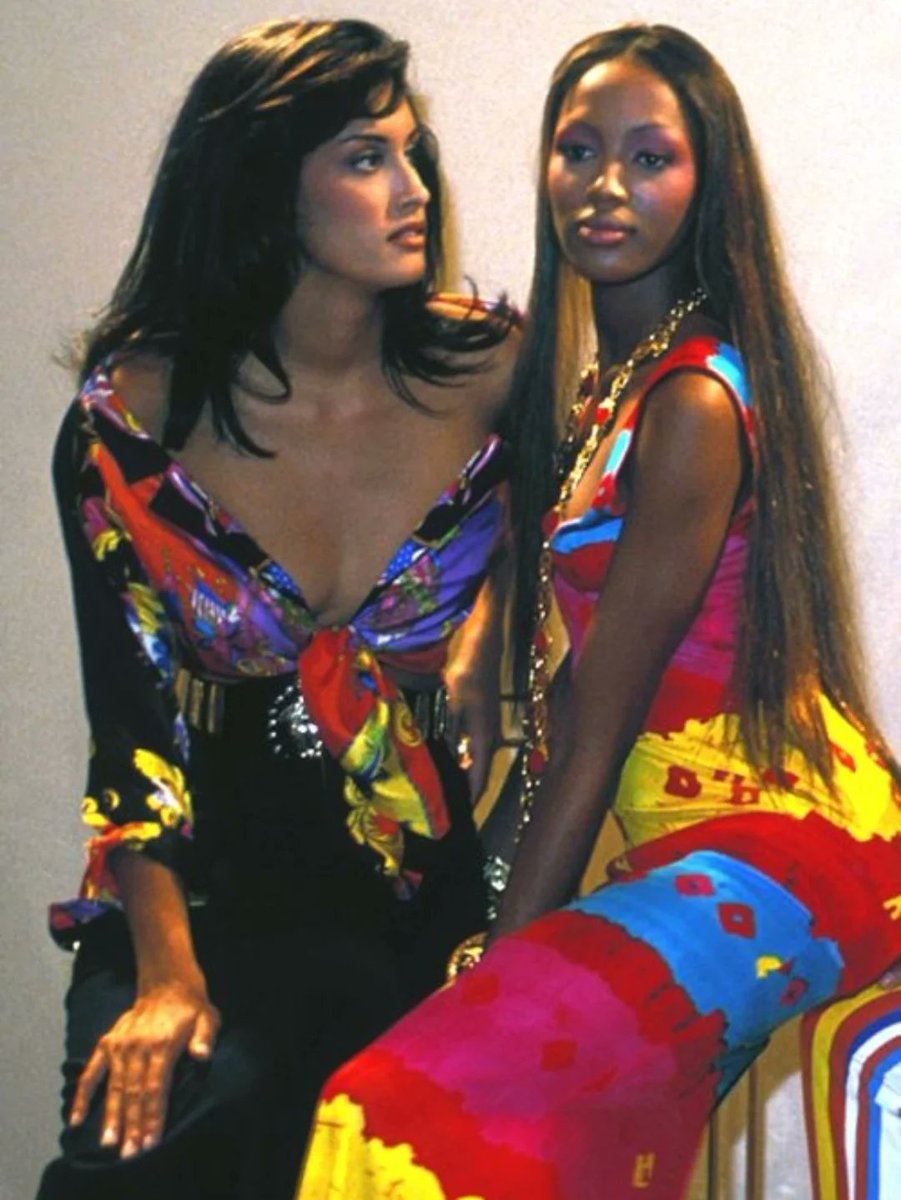 _ArchiveFashion's tweet photo. Yasmeen Ghauri &amp; Naomi Campbell backstage for Versace s/s ‘94 https://t.co/p1ocmt09Ps