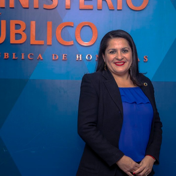 michellemelga's tweet photo. Continuando las peticiones a MUJERES CON MANDO en el MP, hoy Sras. fiscales de Protección a la Niñez, Ela Paredes y Yeny Mendoza involúcrense de oficio porfavor en el caso #AngiePeña ustedes saben que hay informacion importante de la Red #DeltaTeam en perjuicio d niñas en #Roatan https://t.co/S7PcHGC2GU