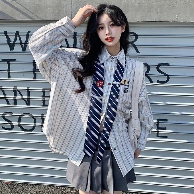 itsmenurulll's tweet photo. Stripenya bikin look langsung naik kelas! Dipakai buat ngampus, nongkrong, atau ngopi tetap cakep parah😍🫶🏻 https://t.co/14Wym3UZV5