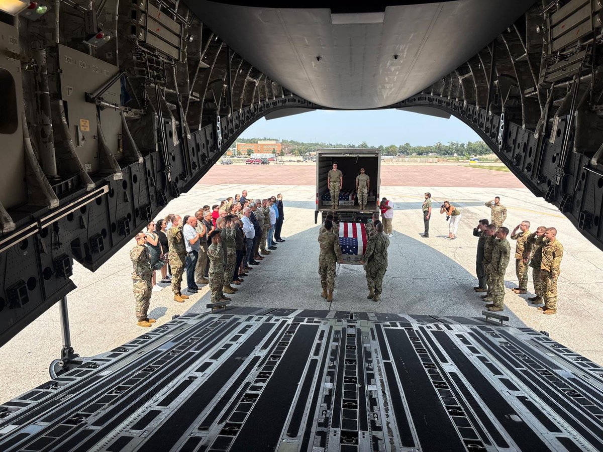 dodpaa's tweet photo. Elected officials, DPAA Nebraska lab personnel, and the 55th Wing gathered at Offutt AFB for an honorable carry ceremony, receiving 26 recovered caskets from Europe.
Now begins the work to identify these personnel and bringing answers to families.
#DPAA #NeverForget https://t.co/FbW8yQ5zEE