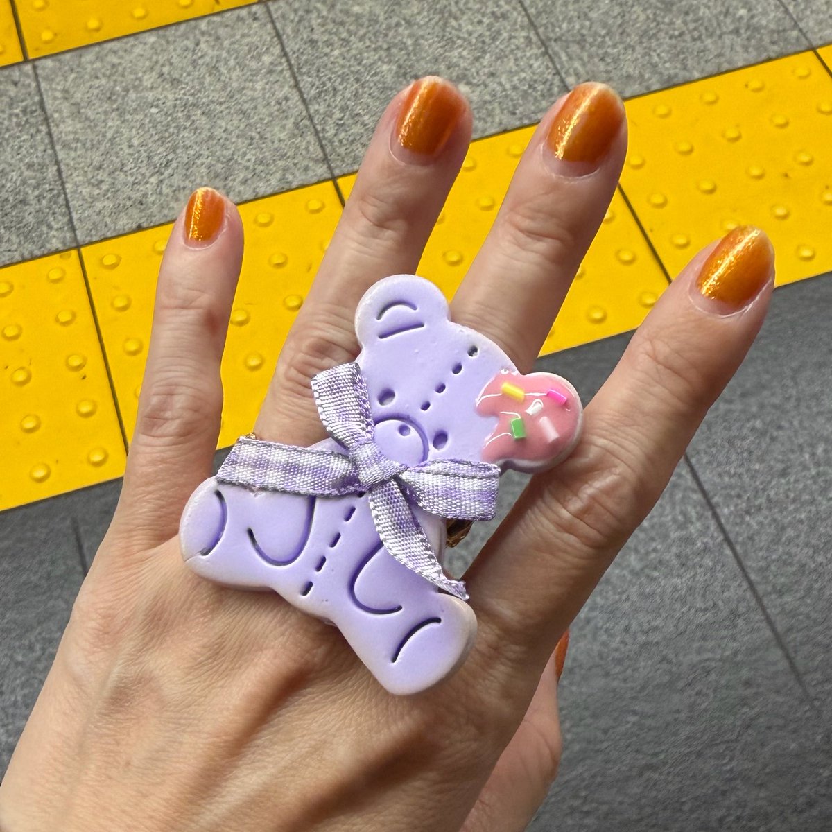 nachudenuimo's tweet photo. 爪隠しリング🧸
@koumiyasai88 さま

可愛すぎてリングとして使ってる🥹
買った後即着用して帰りのホームで撮った写真💜 https://t.co/hqK6xJXLg4