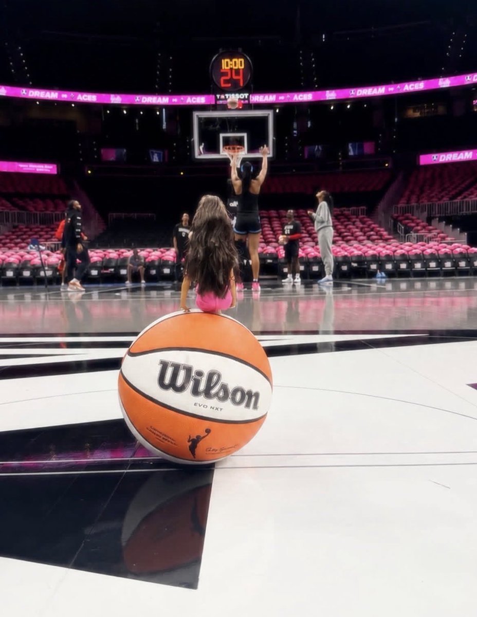 __deardaya's tweet photo. I'm sorry this photo is actually everything🥹🥹 https://t.co/FIkg8v4DOm