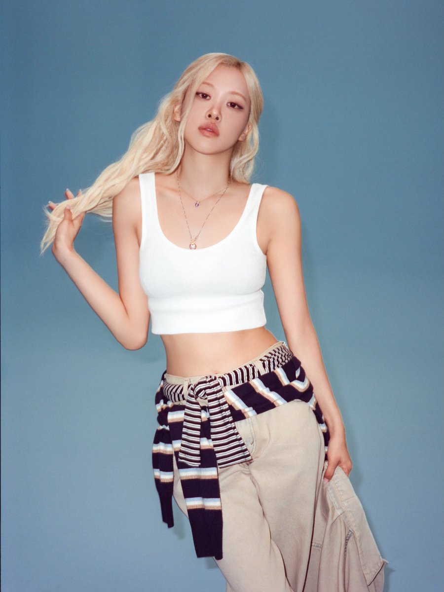 eleven_digits's tweet photo. ROSÉ for LEVI’S! ✨ https://t.co/6IF8gyW95a