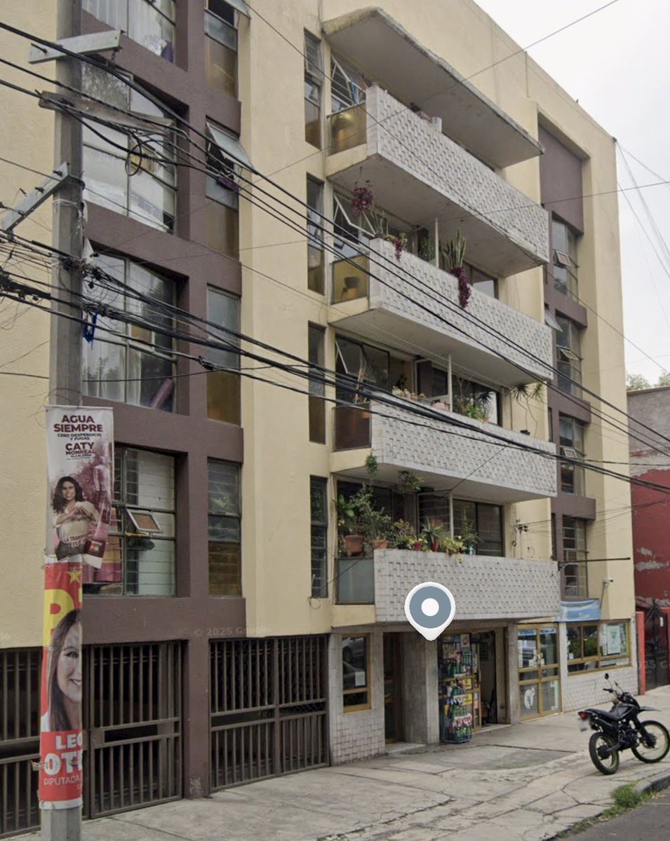 amarilloalarcon's tweet photo. #Despojos | Con violencia se adueñan de edificio en Tonalá 351 col. #RomaSur
Inmobiliaria que administra el edificio asegura que el propietario no ha fallecido

Se apropiaron de 15 deptos. en renta; el resto dejó de pagar el alquiler mensual
Se recuperaron y volvieron a invadir https://t.co/KrOP8rvFsj