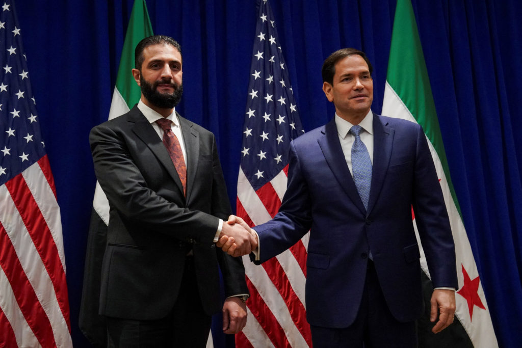 EniorJimenez's tweet photo. Estados Unidos está financiando a Marruecos para que tome a Ceuta y Melilla de soberanía española con el fin de crear una zona de amortiguación sionista en el oeste, y financió al líder de Al Qaeda en Siria para instaurar un régimen títere radical con el objetivo de crear una zona de amortiguación sionista en el este.

Israel no lucha contra el «terrorismo islámico»; lo crea. 
El gobierno de Estados Unidos no lucha por el pueblo norteamericano, es un golem que lucha para beneficio de Israel.