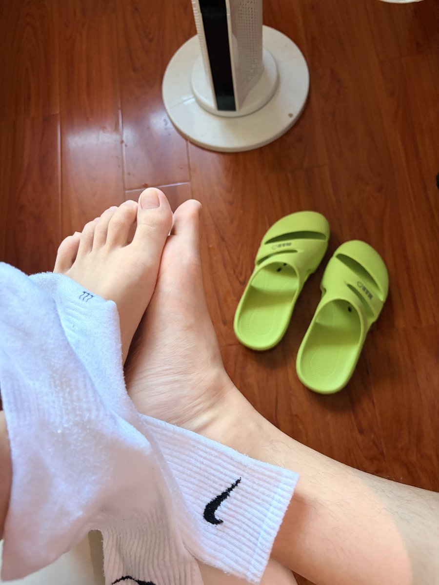 aihei61's tweet photo. 地球online准备退游了
没经济没建模
但是送的摇杆还挺好玩的
#合肥 #脚 #娼年 #1s https://t.co/Ets4NFTLfe