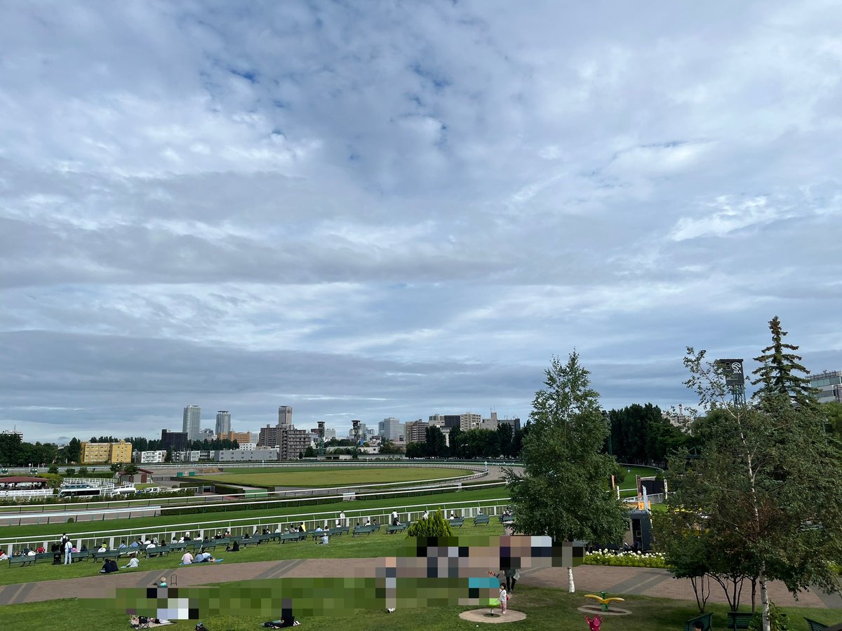 ma_ma_masayan's tweet photo. 推し活で札幌に行ったので、久しぶりに札幌競馬場に行ってきました！
天気も良く８月にしてはとても涼しかっです。さらに場内で聞こえる小塚歩アナの実況が心地良かったです！ https://t.co/Cx1yfJXj94