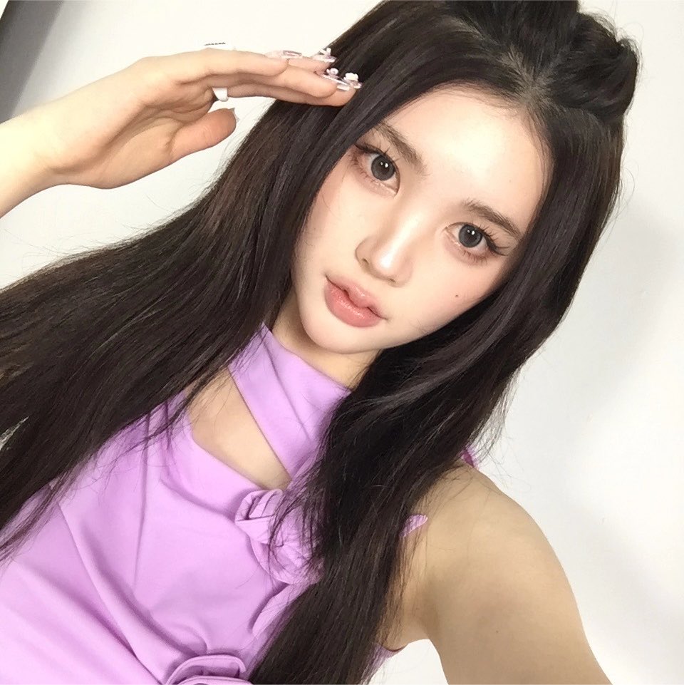 1anaary's tweet photo. Cute 💜
#에이나 #A_NA https://t.co/D6cexhm5g0