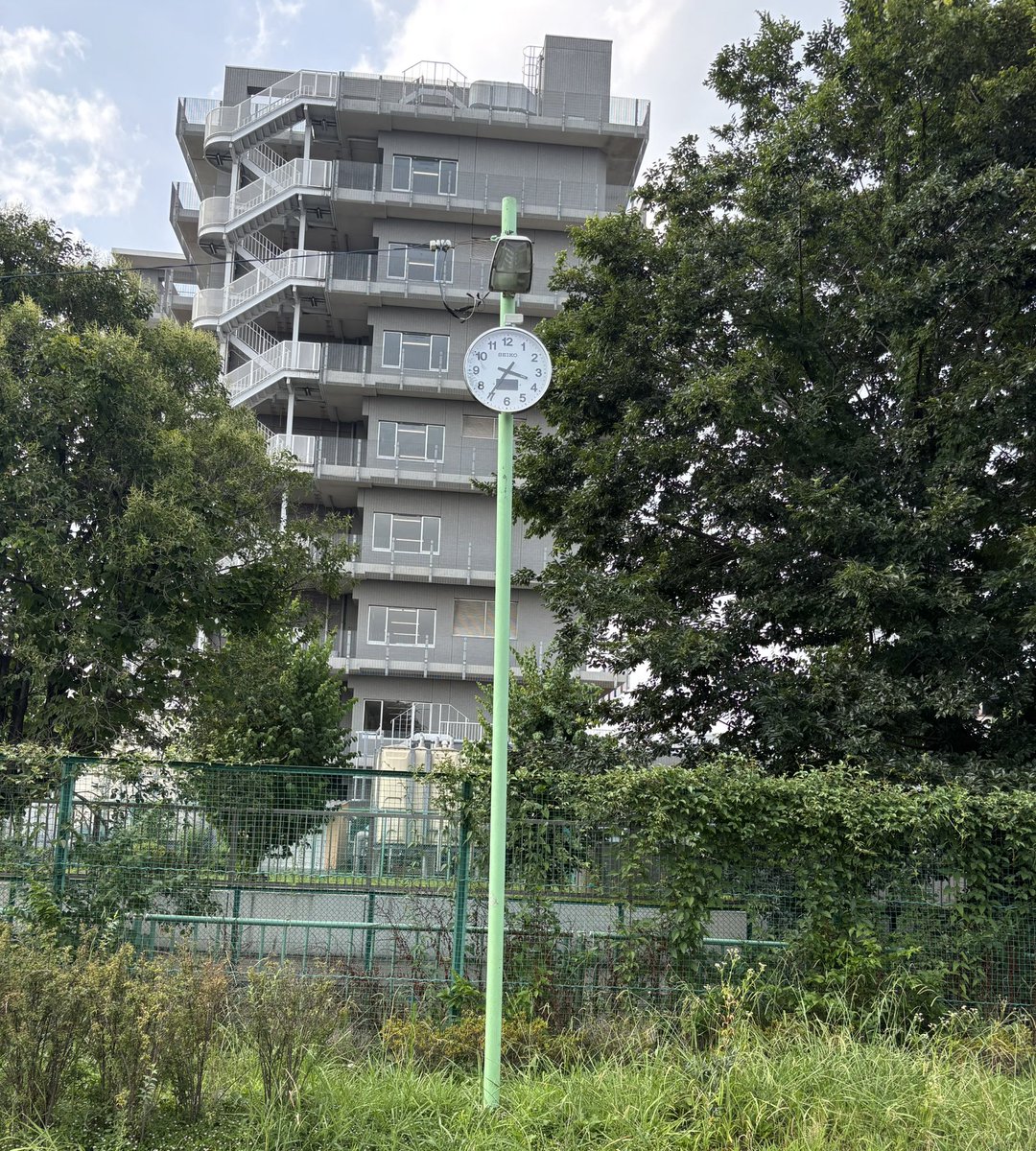 上連雀中央児童遊園に時計設置