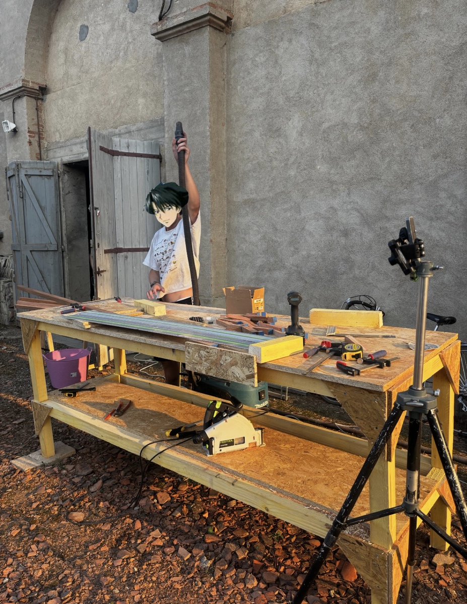 stratustm's tweet photo. wood working, lifting cars, snarks
life is good https://t.co/0UiQaRxr5P