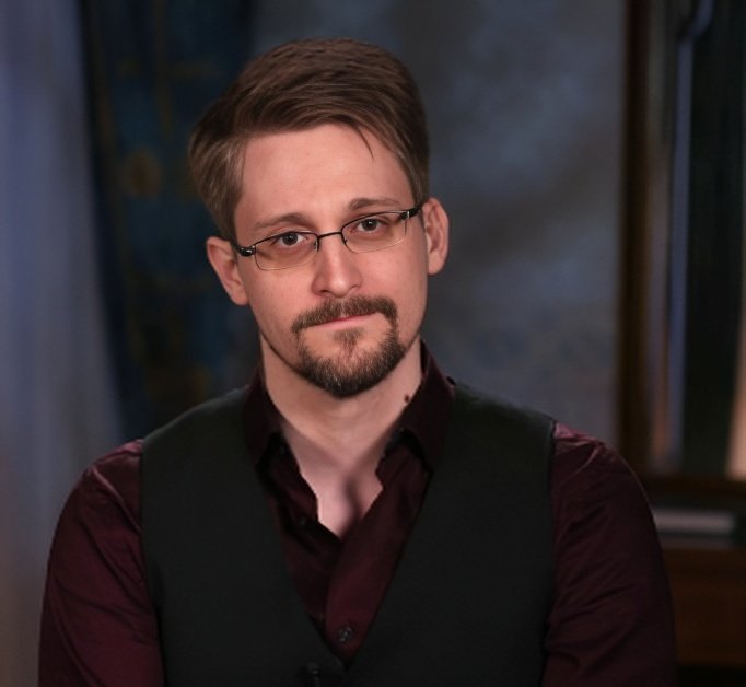 Notable_Souls's tweet photo. Edward Snowden https://t.co/9azIldHqST