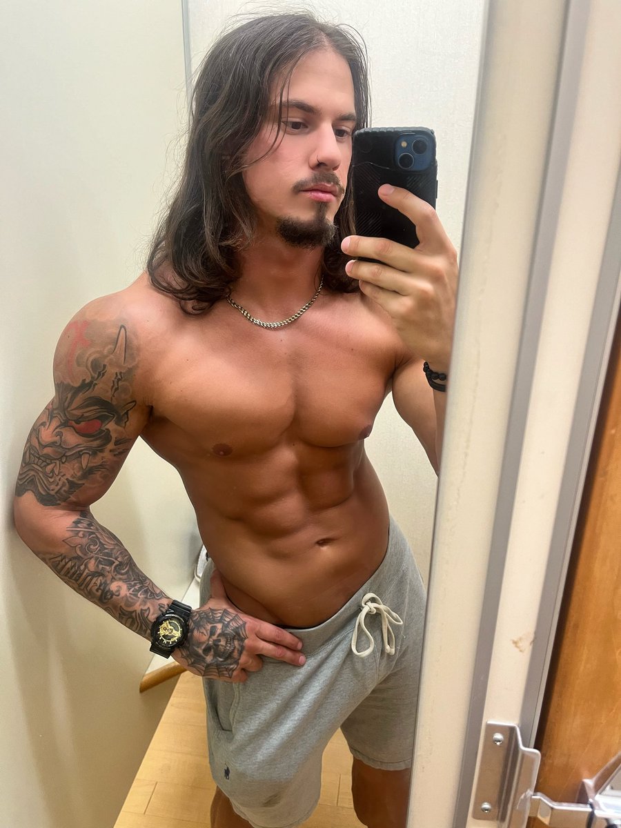 drewflexx2278's tweet photo. The OF is FREE 🤑 just for tonight! Only 100 spots available!!! Hurry 😜🍆💦 https://t.co/OJX1XgzyWn