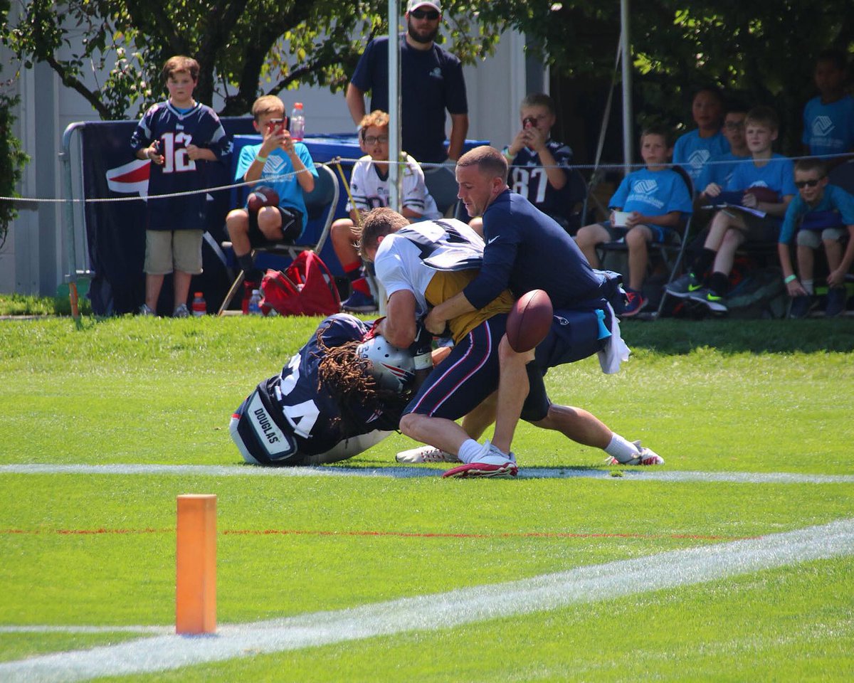 PatsBuzz's tweet photo. Competitors competing is a great thing. 

Jules and Gilly Lock approve. 🤣 https://t.co/7r6RsBJUAj