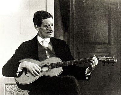 boanoitetunico's tweet photo. com seu violaozinho e sua estantezinha
podemos ser menos duros com nos mesmos james joyce https://t.co/fnxcU6yGr6