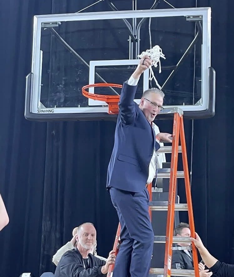 ChrisEgan5's tweet photo. Sad news to report from the high school sports world. Legendary Curtis boys basketball coach Tim Kelly has passed away. Coach Kelly won five state championships as a coach, three at Curtis and two at Lincoln. Kelly was diagnosed with prostate cancer in 2010. https://t.co/07ICwQZDBM