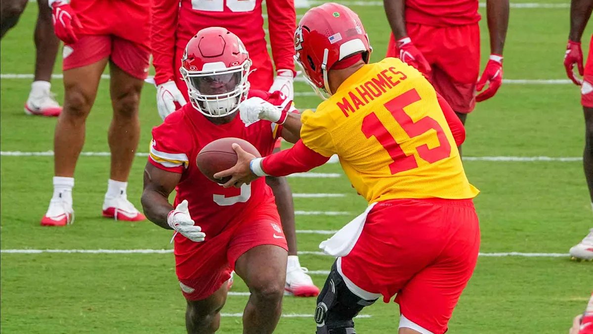 SleeperNFL's tweet photo. The Chiefs' first 5 games:

vs Broncos (MNF)
vs Colts (SNF)
@ Dolphins
@ Raiders
vs Chargers

What will their record be? https://t.co/1iqPZs44gn