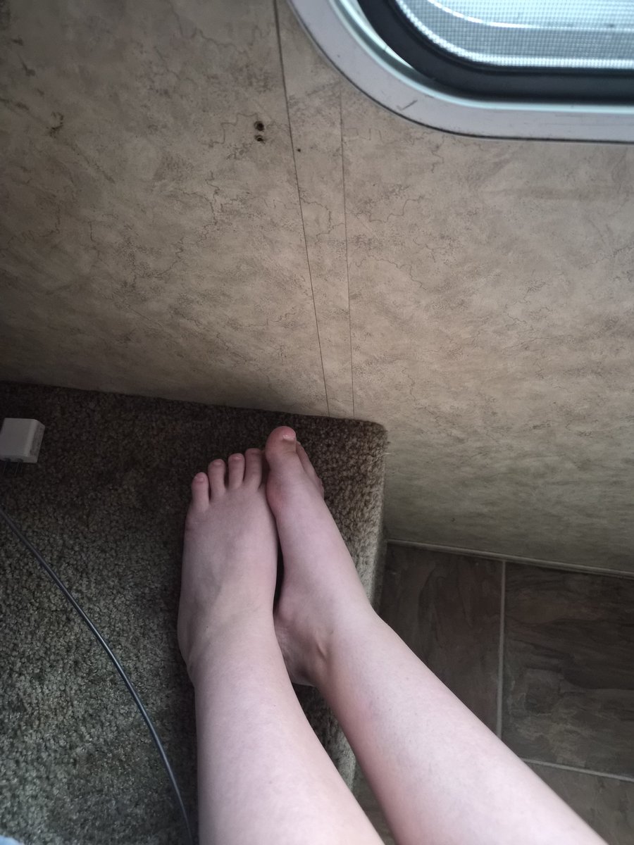 _Sweet_fang_'s tweet photo. Another pic of the day #feet #sellingcontent https://t.co/knykMPla9k