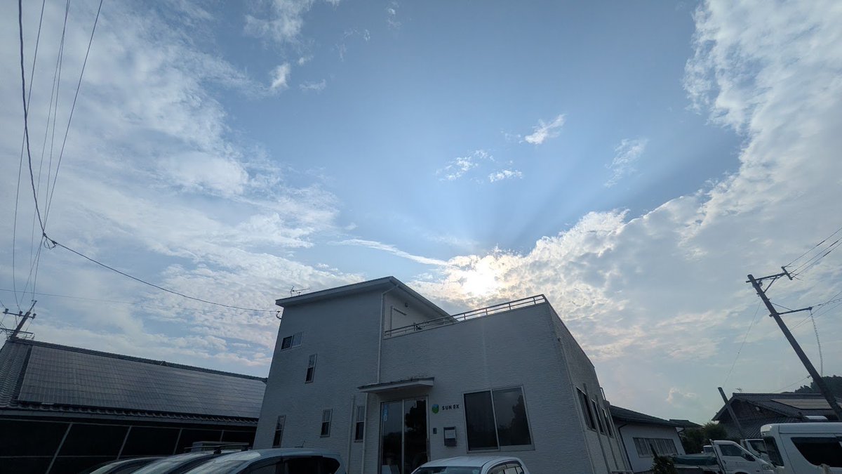sunex199963's tweet photo. おはようございます。
現在の高岡町は晴れ☀

蝉の抜け殻がありました！
こんなに綺麗に残るんですね☺️
ブロック塀にくっついてるので、目立っててちょっとかわいいです。

本日もよろしくお願いいたします🍀
@スタッフM
#企業公式が毎朝地元の天気を言い合う
#イマソラ https://t.co/7pN8U5O2yF
