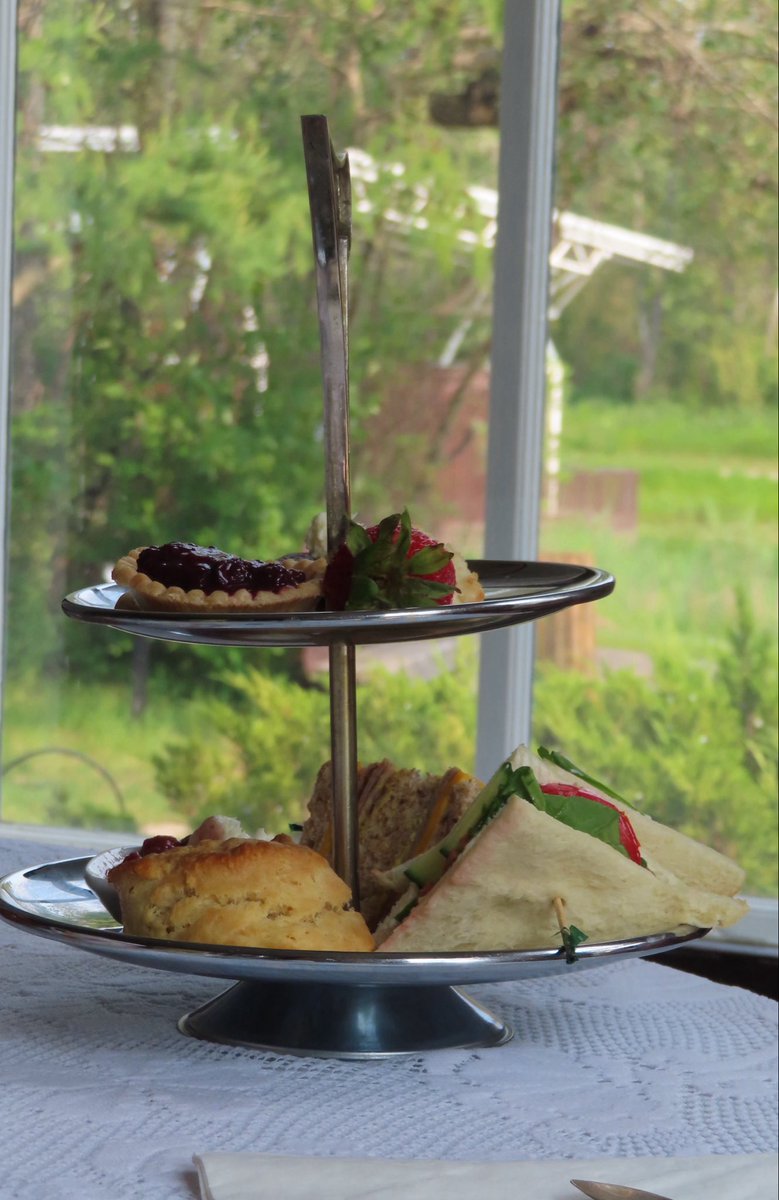 hapandcarol's tweet photo. #HAPPINESS is enjoying afternoon TEA at the Cronquist House at Bower Ponds in Red Deer. #afternoontea #CronquistHouse #BowerPonds https://t.co/sBcFXhJC7u