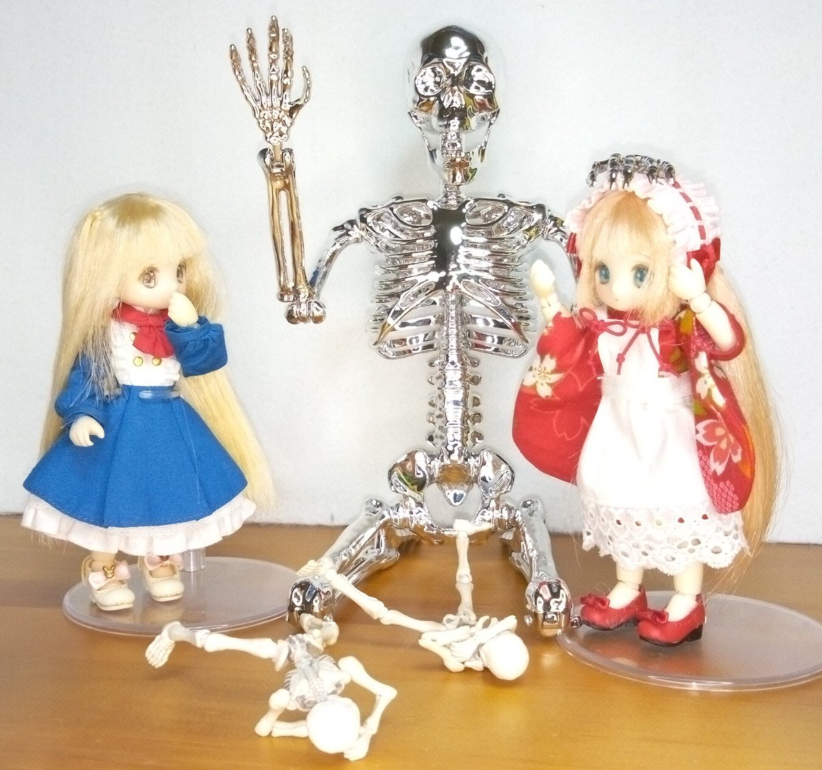 pirori6000's tweet photo. 💀（銀）「ヘロー🎵」
🍪「すんごい銀ピカ…😅」
🍬「よろしくねー☺️」
💀💀「ま、眩しいっ！😫💦」
#キャンディールル
#ビスケティーナ https://t.co/7GnMvhEUYz
