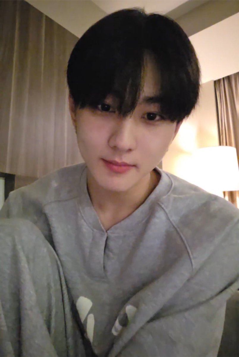 jwantiso's tweet photo. 등빨 이런데                                          얼굴은 이럼 https://t.co/0rQR799GlY
