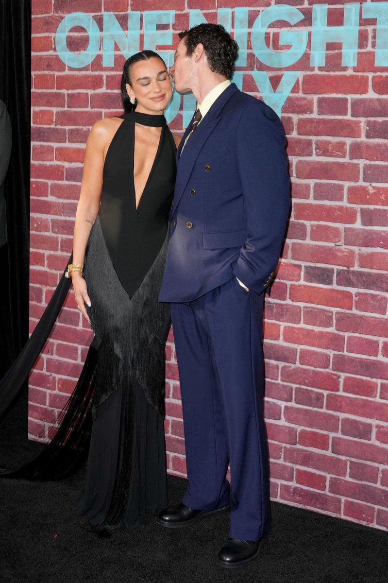 dualipacentral_'s tweet photo. dua lipa prestigiando o callum turner na première de “one night only” 🥹❤️ https://t.co/iqtIoae0bk