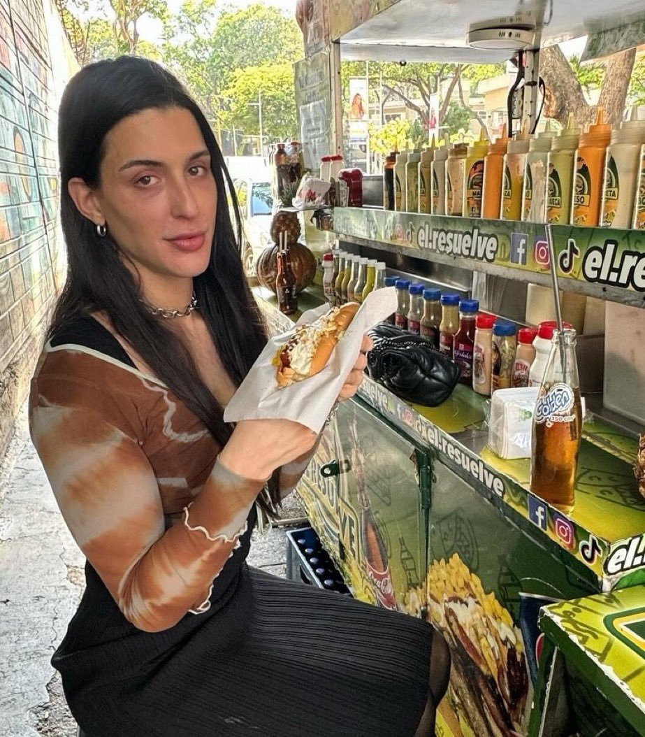 greenoceano's tweet photo. deus inventou a fritura e o alcool e o diabo criou a gastrite e refluxo https://t.co/uZNDziyKLo