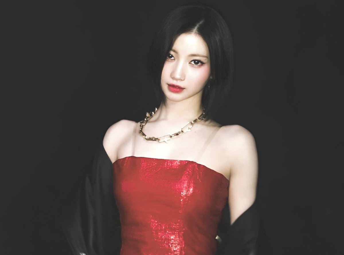 enatmi's tweet photo. @musejanuary Touch of boldness—this striking red dress steals the spotlight with its sleek, glossy texture and form-fitting silhouette. The gold chain necklace adds just the right amount of refinement, while the sleek bob and flawless makeup complete the modern, chic aesthetic. https://t.co/c6NVfC3dNI