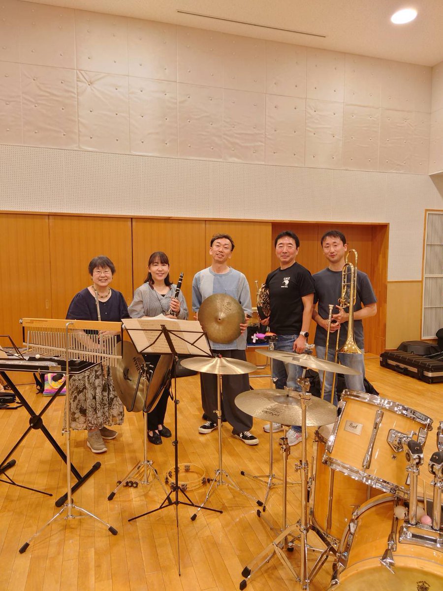 aurorawo1998's tweet photo. ＼🎞️夏コン曲紹介🎶／
🌈虹の彼方に 〜楽器紹介のための〜

🎷各セクションのソロが聴きどころ。ポップな曲調で、元気が出ます！
🥁やっぱり楽器紹介がポイントですかね。

おなじみの楽曲に乗せて様々な楽器やセクションが次々と活躍！聴いても見ても楽しい一曲です👀
#AWO2026MOVIES 
#虹の彼方に https://t.co/BK4G09LhL7