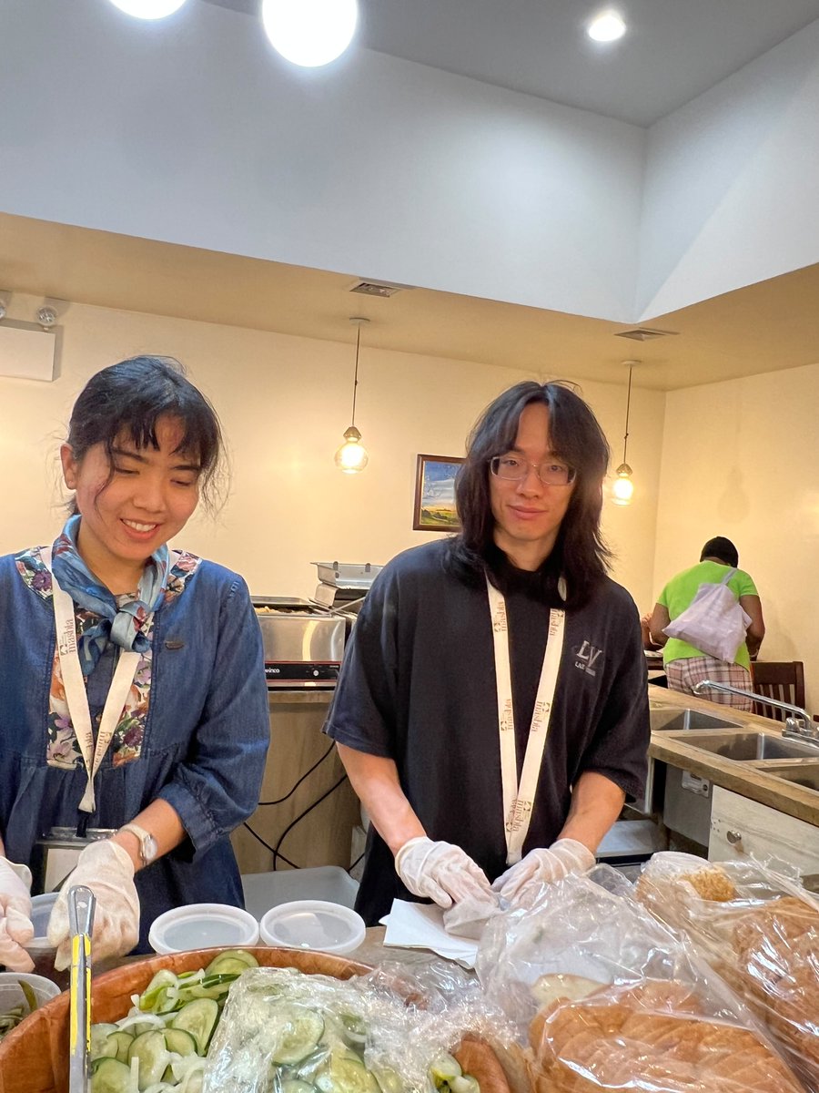 Masbia's tweet photo. Special thanks to our awesome volunteers feeding the hungry at #Masbia of #Queens! https://t.co/J9DhKtTulY