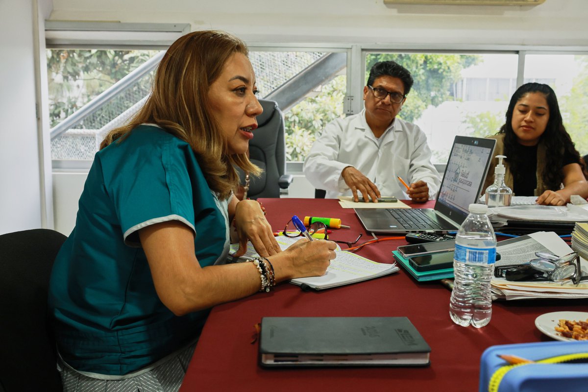 BienestarMxOax's tweet photo. Nuestra delegada, @NancyOrtizOax, encabezó una reunión de seguimiento y evaluación con las y los titulares de las coordinaciones de los #ProgramasSociales. 

Durante agosto, continuaremos sumando acciones y fortaleciendo el trabajo en territorio. 

#HumanismoMexicano https://t.co/AdxP5gXRmw