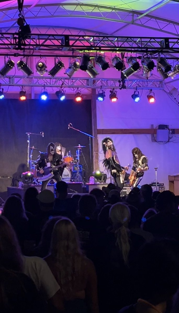 SiilverLion's tweet photo. So far a great weekend at rockfest! 🤘🤘🎸🎸🎤🎤🎶🎶🫰🫰 https://t.co/8h9jlkwVwp