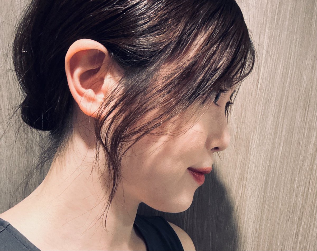 etokiyo7's tweet photo. 今日はお久しぶりの現場なので、皆さんにお会いできるのが楽しみです☺️
最近髪が伸びてきたから、アップスタイルがマイブーム。
今日は最近に比べると涼しいですね。
みなさんも1日良い引きを✨️ https://t.co/CDBohpwmrs