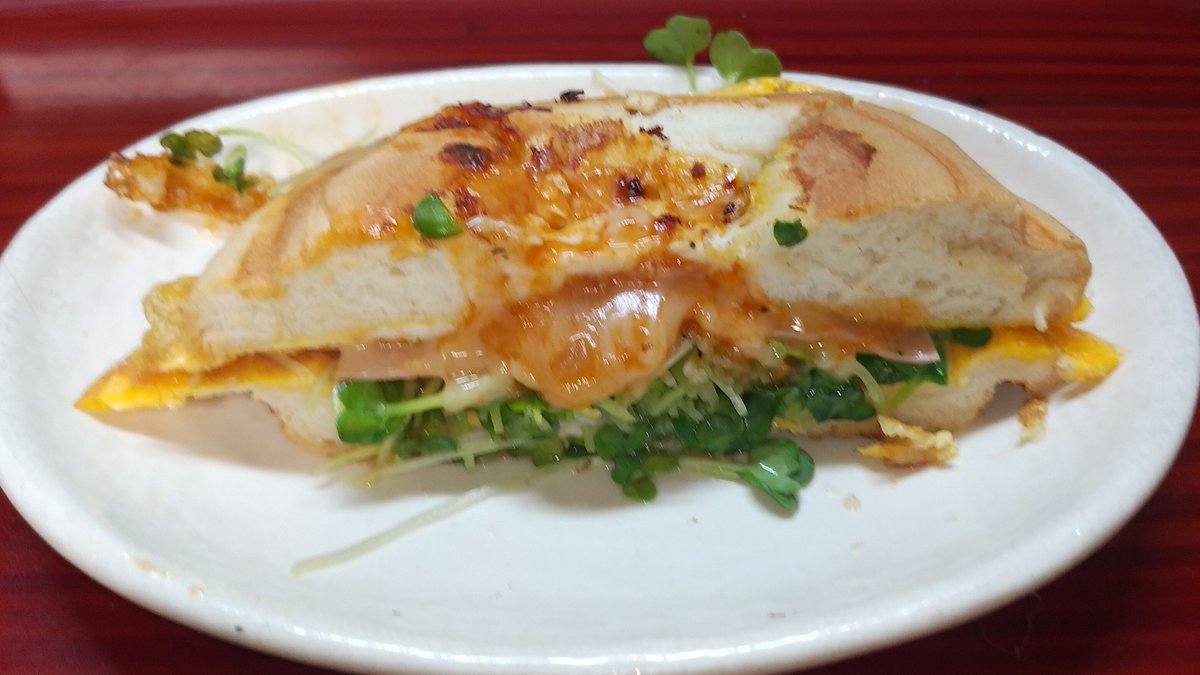TAMAKINOO's tweet photo. ホットサンド作ったよ～＾ｑ＾#ホットサンド #朝食 #朝ごはん #おうちごはん #おうちごはんを楽しもう https://t.co/rsfosRClf6