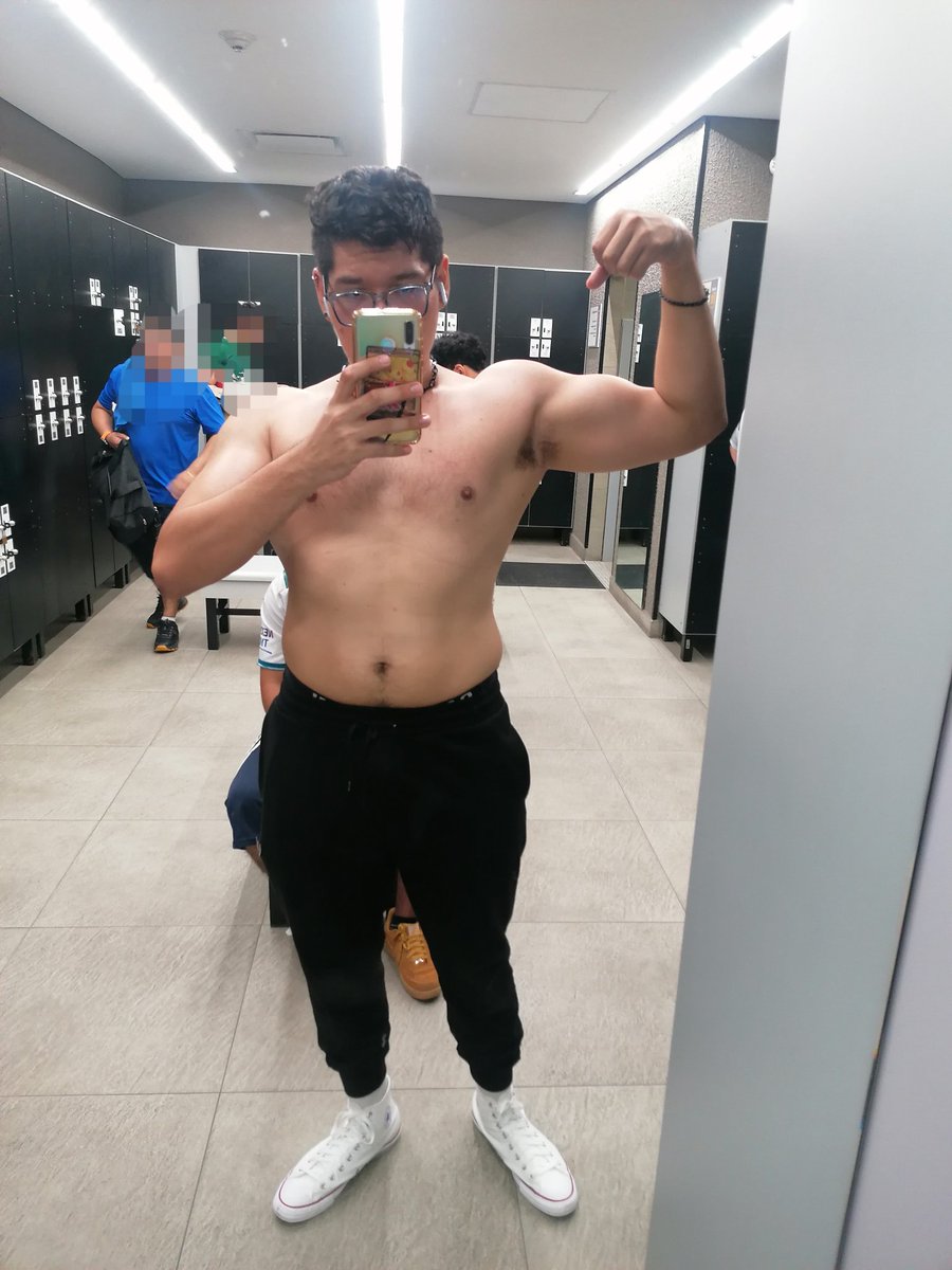 RIKARUDODRAWS's tweet photo. I heard that you like big  biceps😏

#gym #bodybuilding #biceps #gay #fitness #converse #muscles https://t.co/EOXDhZOYzp