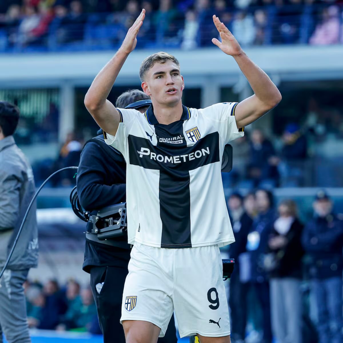 diego_yudcovsky's tweet photo. Este debería ser el 9 de Boca. Mateo Pellegrino. Juega en el Parma y tiene 24 años. Salió de Vélez, le hizo un gol a Boca con Platense. Tiene cosas de Palermo. El delantero tiene que tener valor de reventa, no puede ser un jugador que llegue para retirarse. https://t.co/rDIutIJB0K