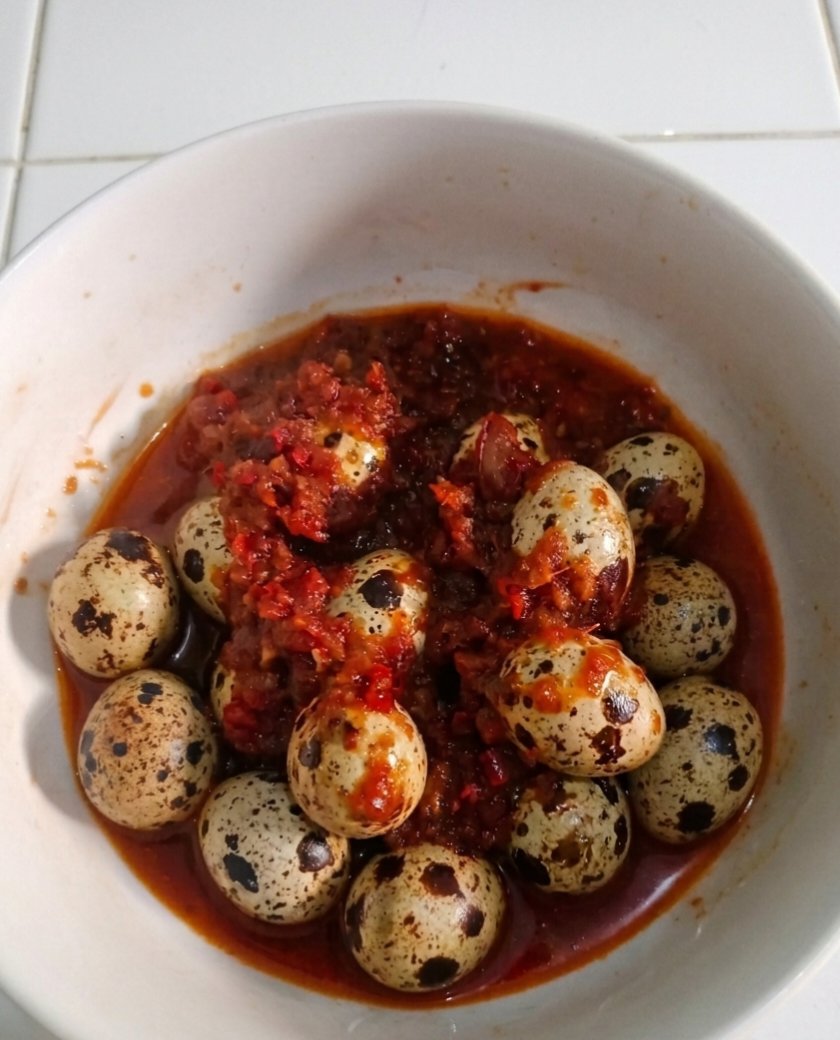 _ifboif's tweet photo. Lauk yang bikin ngabisin nasi, sambel goreng telur puyuh. https://t.co/YR6s5cvYEe
